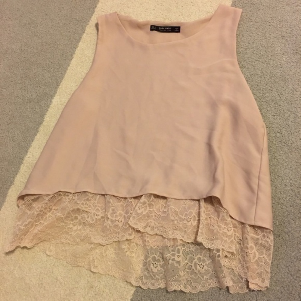 🔥Zara top with ruffle bottom cute!🔥